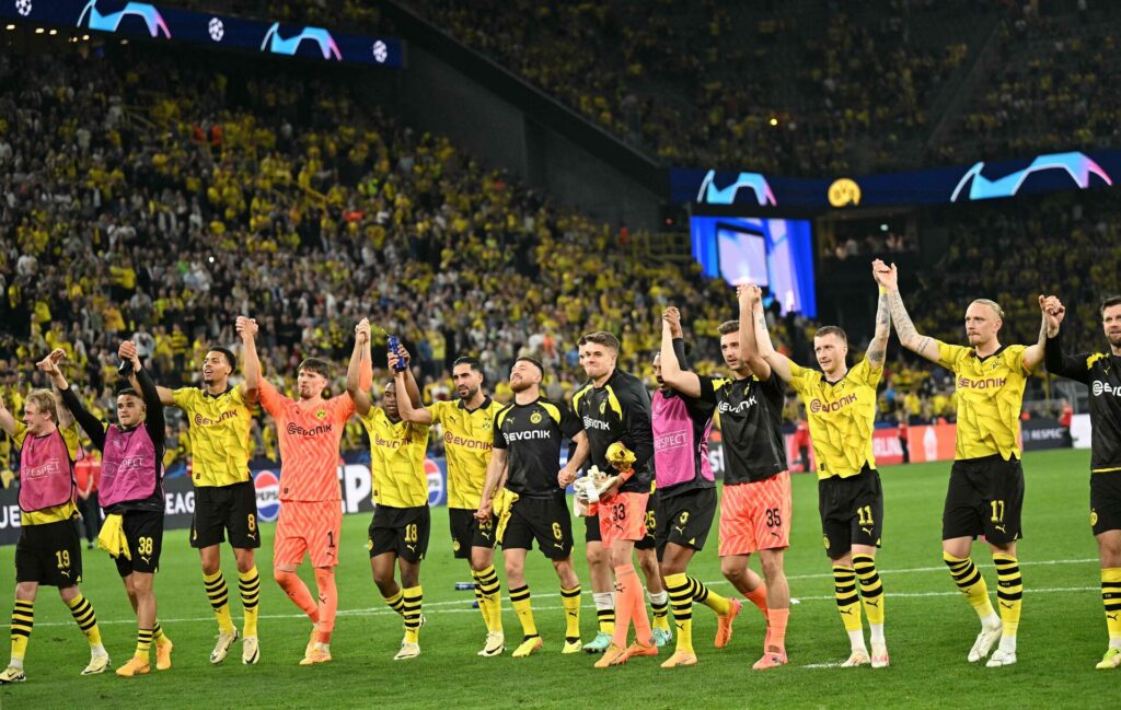 Dortmund-spillerne jubler efter sejren over PSG.