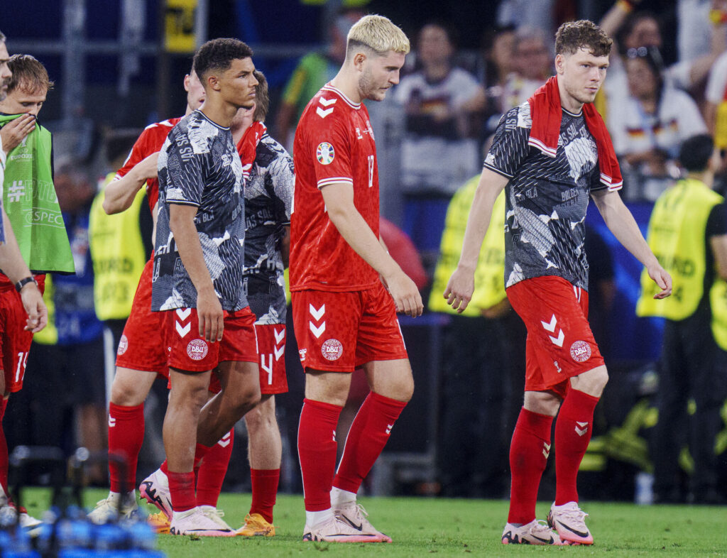 Andreas Skov Olsen, Jonas Wind og Alexander Bah efter ottendedelsfinalen mellem Tyskland - Danmark på BVB Stadion Dortmund, lørdag den 28 juni 2024.