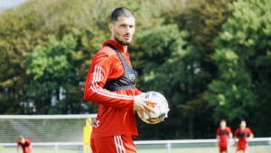 Stefan Velkov under en træningsøvelse i Vejle Boldklub