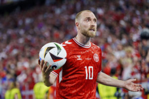 Christian Eriksen i kamp for Danmark ved EM 2024 mod Serbien.