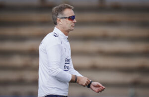 Kasper Hjulmand på træningsbanen med det danske landshold i Freudenstadt.