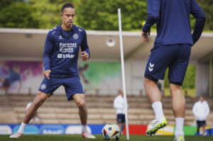 Yussuf Poulsen under en træning med det danske landshold inden EM 2024.