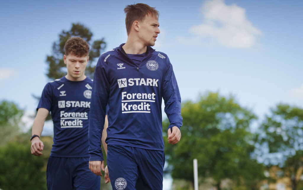 Mikkel Damsgaard under en af de danske træningspas i Freudenstadt.