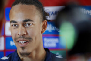 Danmarks angriber Yussuf Poulsen i mixed zone i Herrelandsholdets EM-base i Freudenstadt, Tyskland.