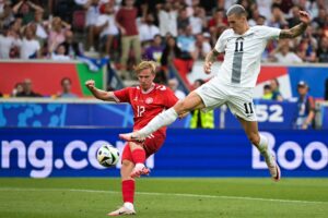 Victor 'VK' Kristiansen i kamp for det danske landshold imod Slovenien under EM.