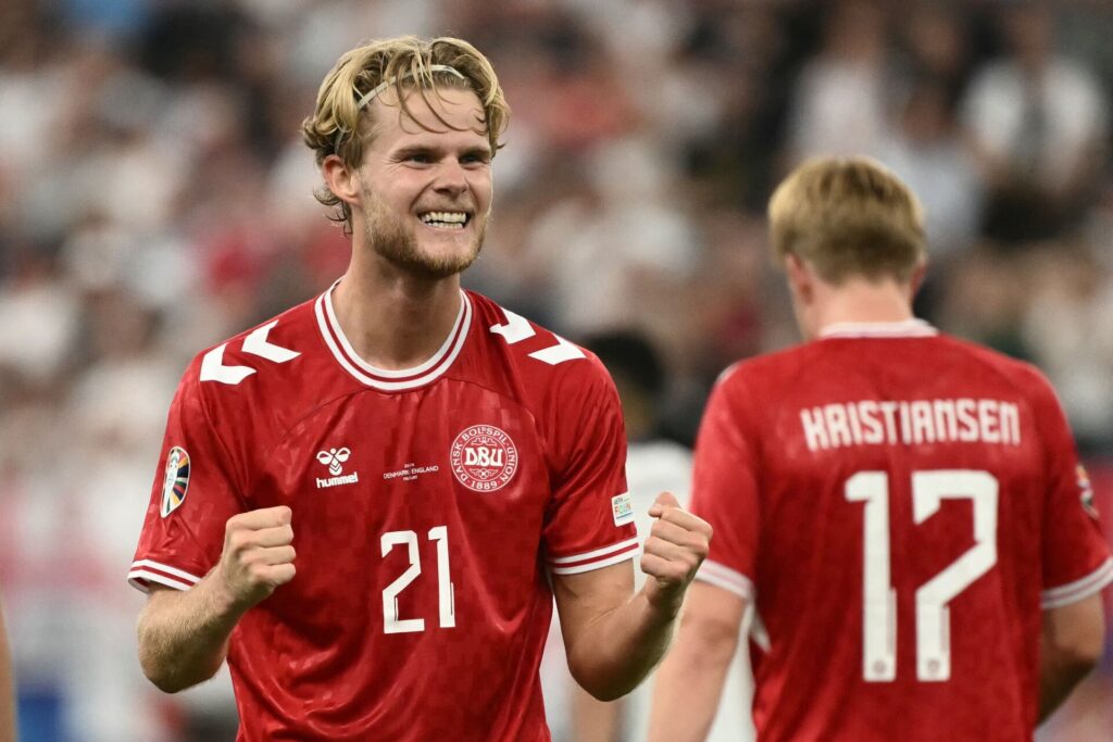 Morten Hjulmand jubler til EM 2024, hvor han lige har bragt Danmark på 1-1 mod England. Status på EM 2024 - hvem går videre fra gruppespillet?