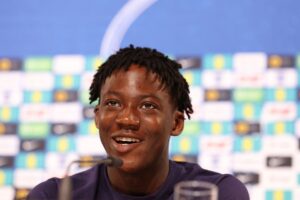 Kobbie Mainoo var fuld af rosende ord om danskerne på pressemødet