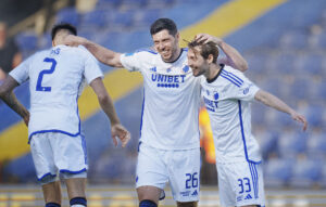 Scott McKenna fejrer et mål sammen med Rasmus Falk og Kevin Diks.