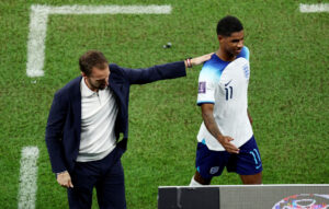 Marcus Rashford sammen med Gareth Southgate.