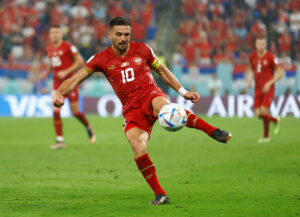 Dusan Tadic i aktion for Serbiens landshold.