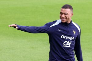 Kylian Mbappé til træning med det franske landshold.
