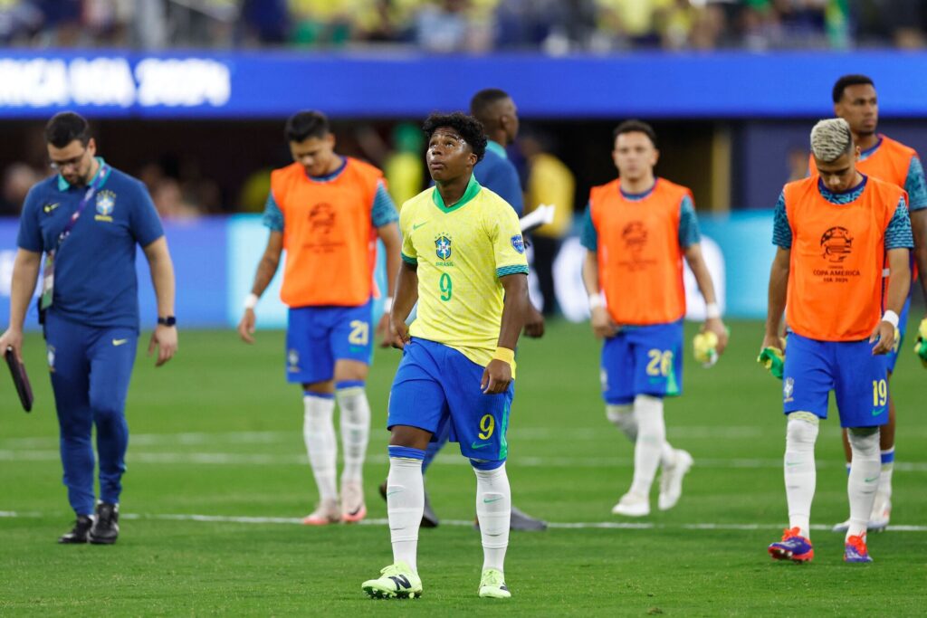 Det brasilianske landshold ser skuffet ud efter 0-0-kampen imod Costa Rica.