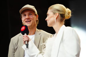 Joachim Andersen bliver interviewet af Camilla Martin i Tivoli til Herrelandsholdets afskedsfest.