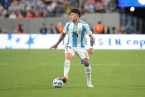 Enzo Fernandez i kamp for Argentina.