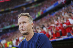 Kasper Hjulmand under kampen mellem Danmark og Serbien ved EM i Tyskland.