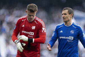 Andreas Bjelland instruerer