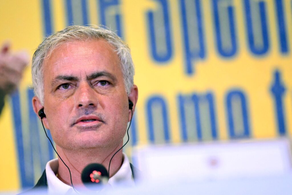 José Mourinho overtager roret i tyrkiske Fenerbahce