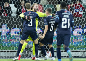 Randers FC's målmand Patrik Carlgren jubler over at have klaret straffespark fra Silkeborgs Søren Tengstedt i 3F Superligakampen mellem Silkeborg IF og Randers FC på Jysk Park i Silkeborg.