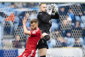 Patrik Carlgren i kamp for Randers FC.