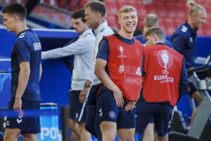 Rasmus Højlund under det danske landsholds træning lørdag.
