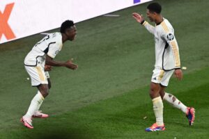 Vinicius Junior og Jude Bellingham fejrer målet sammen