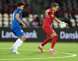 Joel Felix i aktion for Silkeborg IF mod FC Nordsjælland.