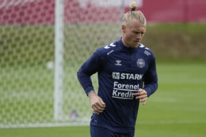 Simon Kjær træner med det danske landshold.