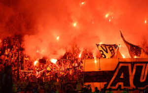 Dortmund-fansene skaber en vild kulisse i Champions League-finalen.