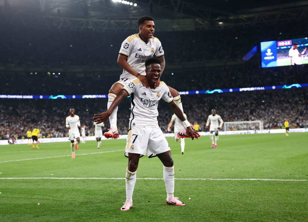 Real Madrids Rodrygo Goes og Vinicius Junior fejrer scoring i Champions League-finalen på Wembley Stadium mod Borussia Dortmund.