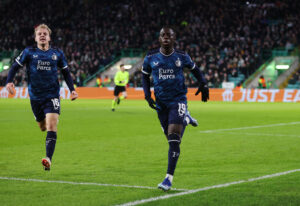 Yankubah Minteh fejrer en scoring for Feyenoord.