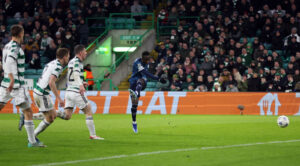 Yankuba Minteh i aktion for Feyenoord imod Celtic i Champions League.