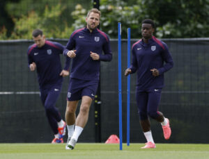 Harry Kane under en træning med det engelske landshold ved EM 2024.