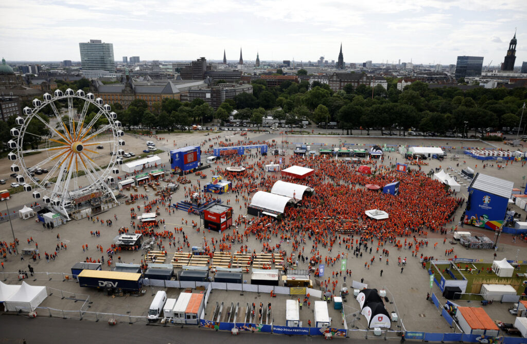 En fanzone for de hollandske fans i Hamborg.