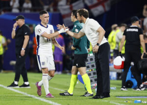 Phil Foden på vej fra banen under Englands kamp mod Slovenien.
