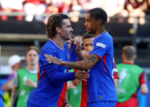 Antoine Griezmann erstatter Bradley Barcola for det franske landshold mod Polen.