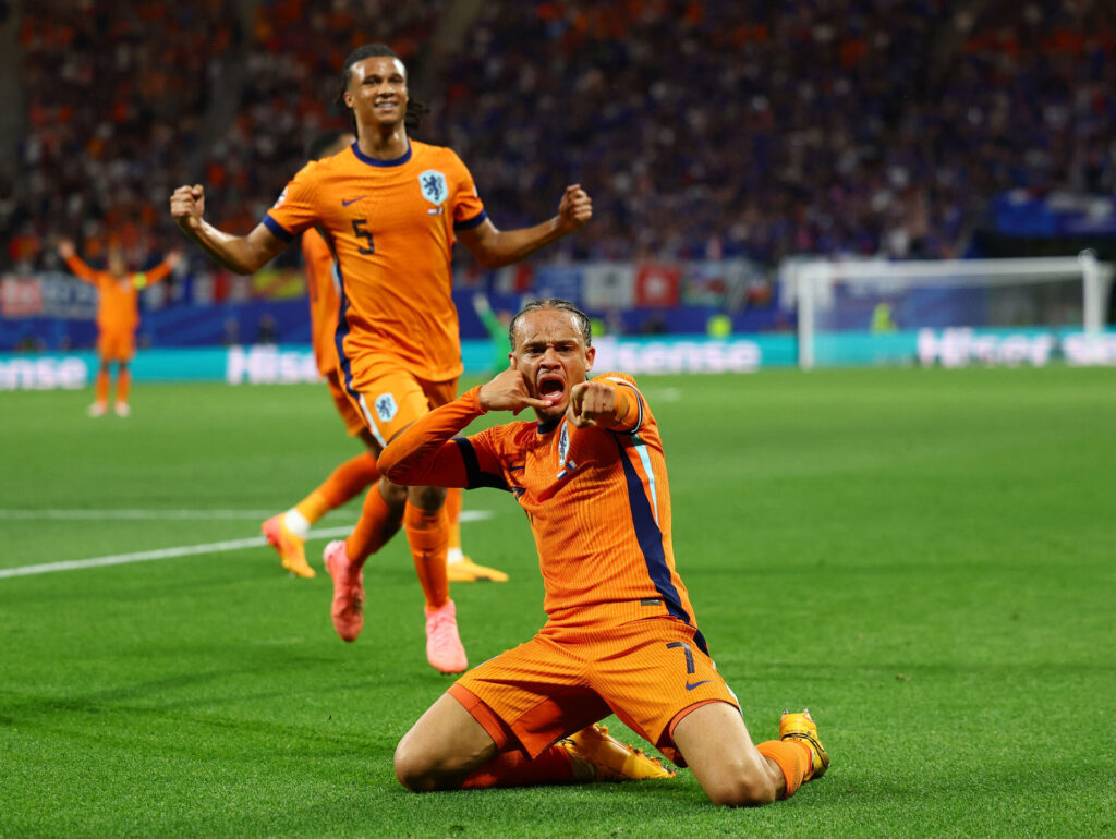 Xavi Simons scorer for Holland mod Frankrig, men målet bliver underkendt. EM 2024.