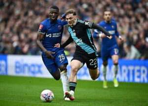 Leicester Kiernan Dewsbury-Hall i aktion mod Chelsea på Stamford Bridge i FA Cup.