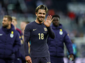 Jack Grealish vinker til de engelske fans