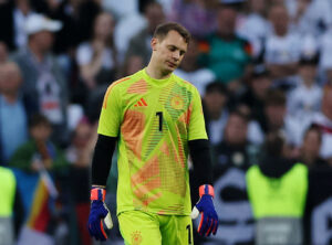 Manuel Neuer ærgrer sig, efter han droppede for det tyske landshold.