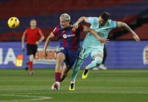 Marc Guiu i kamp for FC Barcelona imod RCD Mallorca.