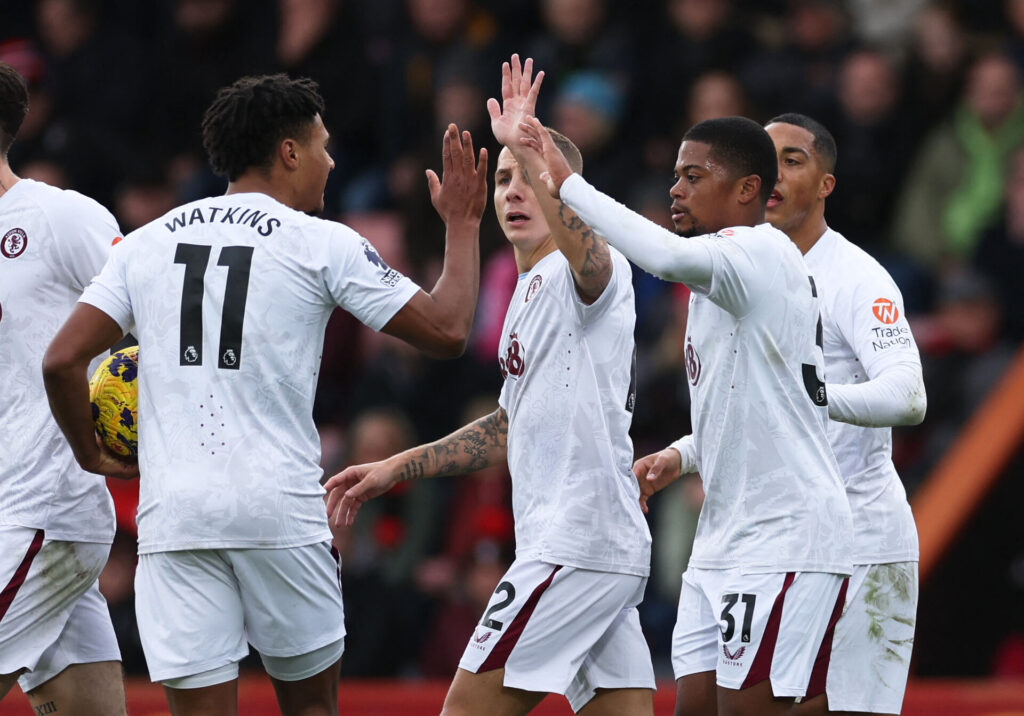 Ollie Watkins og Leon Bailey fejrer scoring i opgøret mellem Bournemouth og Aston Villa i Premier League.
