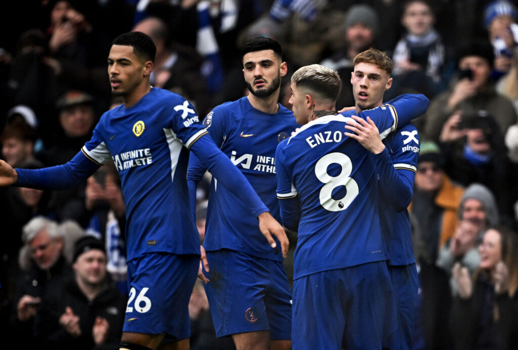 Chelsea-spillerne fejrer scoring i kampen mod Fulham i Premier League.