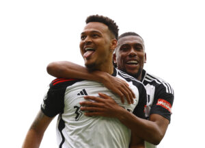 Rodrigo Muniz og Alex Iwobi jubler sammen for Fulham
