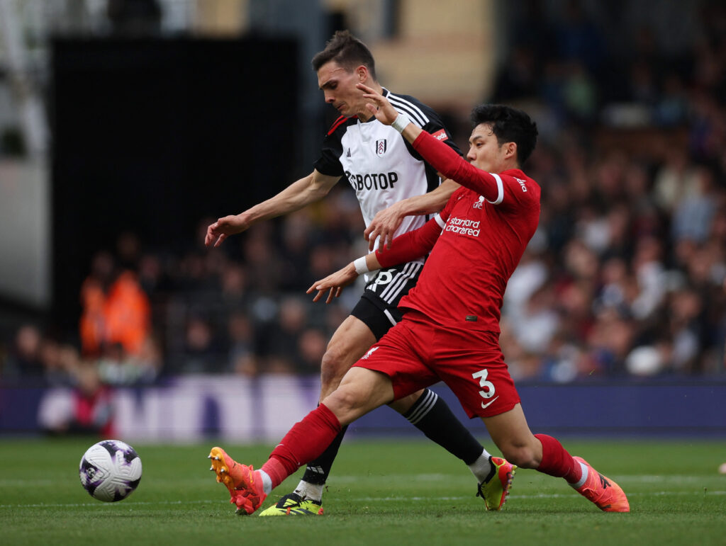 Fulhams Joao Palhinha i duel med en Liverpool-spiller.