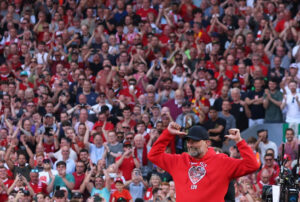 Liverpool-fansene hylder Jürgen Klopp