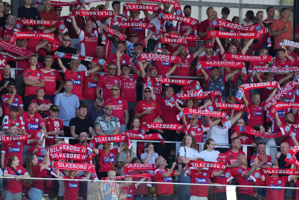 Silkeborg-fans på Jysk Park.