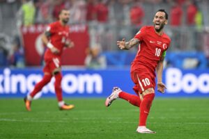 Tyrkiets anfører, Hakan Calhanoglu, under kampen mod Georgien ved EM-slutrunden i Tyskland 2024.