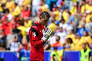 Andriy Lunin i kamp for det ukrainske landshold.