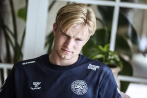 Victor Kristiansen stiller op foran pressen få dage før EM 2024 skydes i gang.