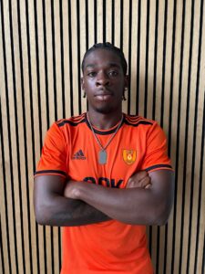 Donavan Bagou i den orange trøje